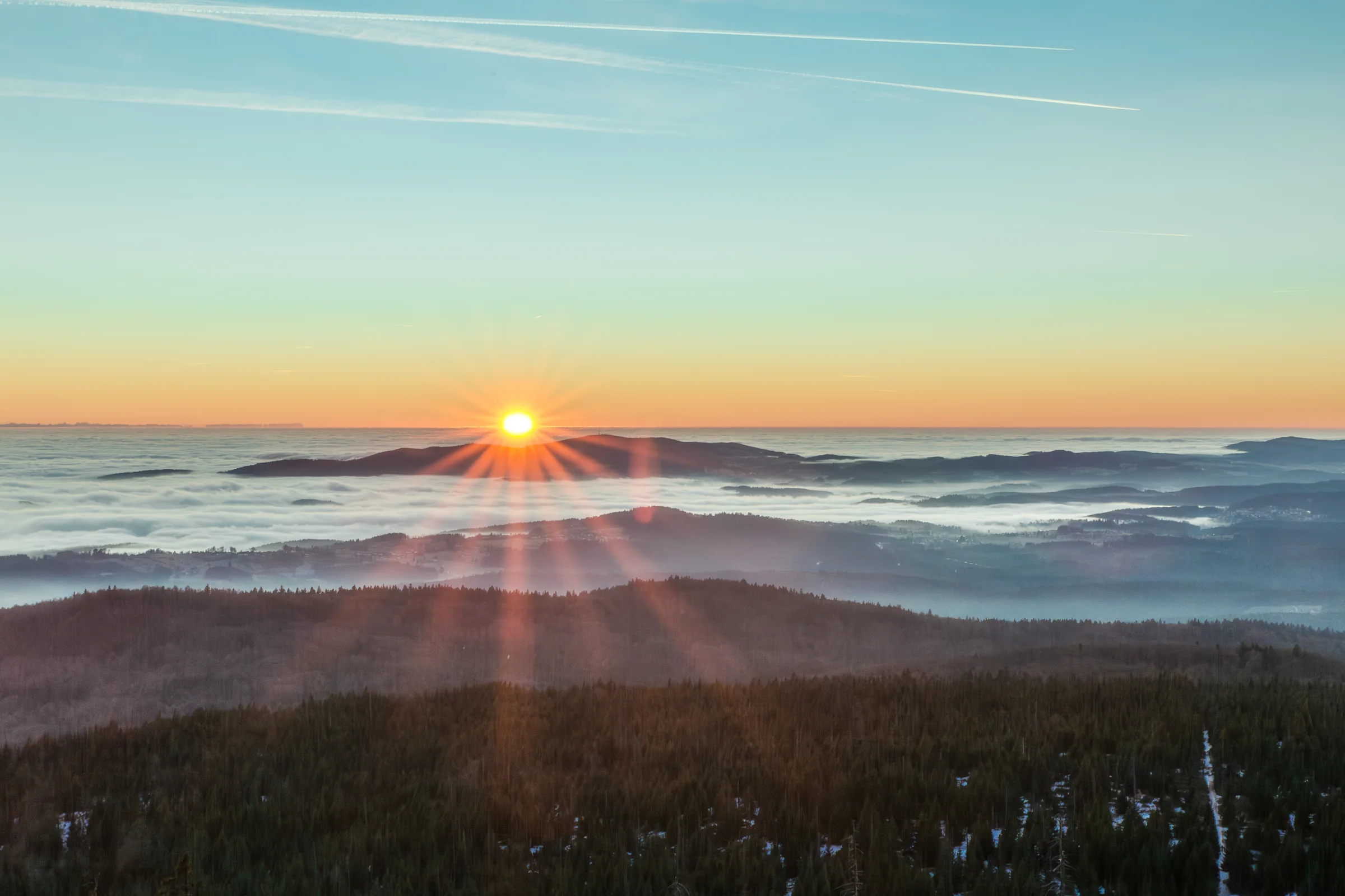 Sonnenaufgang über dem Bayerischen Wald